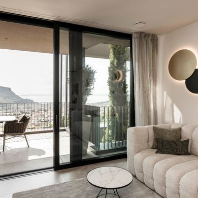 Projekt: Villa Gardasee - Tip Top Fenster & Systeme - Verglasungen, Hebeschiebetüren, Fenster und Beschattung, Haustüren